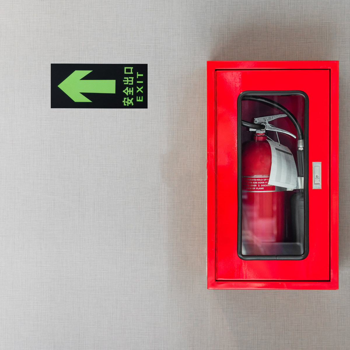 8 Buah Stiker Dinding Bercahay - Emergency Exit Sign ulasan dan harga